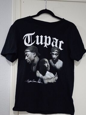 Tupac womens Graphic Tee in Black with White Print Size S